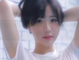 在纯白中寻找Addielyn(에디린)的奇幻，这组cos美图让人有点分心？