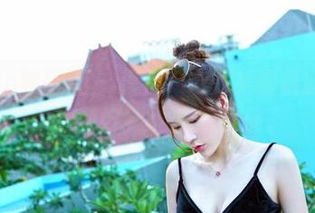 Feilin嗲囡囡 – 模特YOYO美脚最新图包，腿型好到让我想去捧。