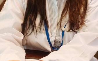 HuaYang花漾 – 我真的喜欢朱可儿Flora的婚纱红墙，能否让这高清壁纸长存呢？