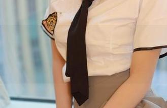 MFStar模范学院 – 清纯，软软酱在图库中摔角，结果滑成了一滩水。