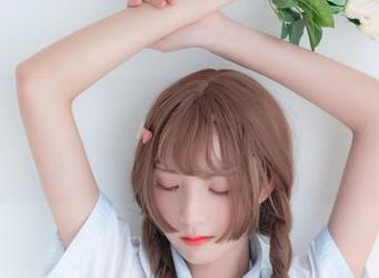 新条茜的COS让我脑洞大开，喵糖映画美图和图包引人遐想，真神奇！