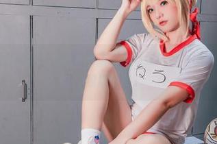 你以为只是白银诺艾尔泳装合集？来看看Messie Huang的强大撩拨能力。