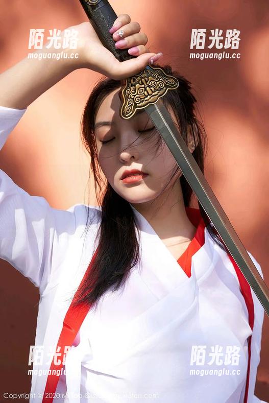 MiiTao蜜桃社 - 小魔女lily的天台，图片里闪现的那些细节，好像有种无圣光的微妙氛围。