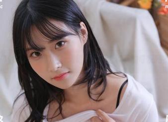 Myung Ah的最新透明图,天上掉下的奇观吗?