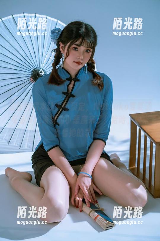 这原图根本让人不淡定，Natsuko夏夏子与喜多川海梦的小恶魔来了！哈哈，快来看看她的表情。