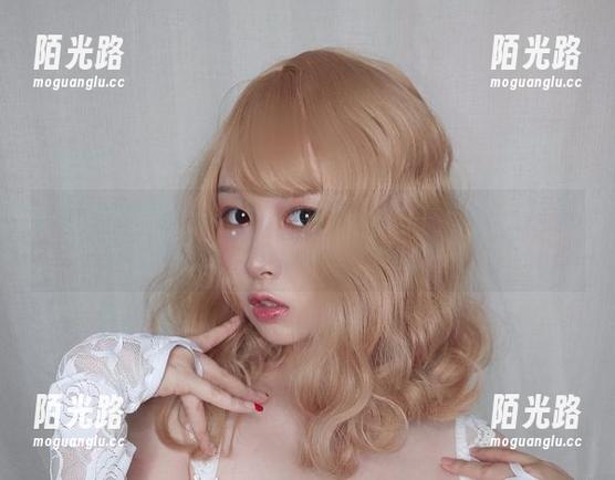 PAKI草莓酱的镂空新娘装美图，走出春天的气息，我的婚礼要不要也来个草莓香？