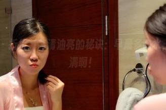 PANS写真 – 折折，高清油亮的秘诀：早晨多喝水，补充油分满满啊！