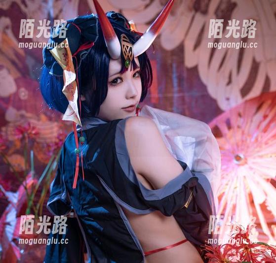 Quan冉有点饿的镂空合集：看，连肚子都瘦了
