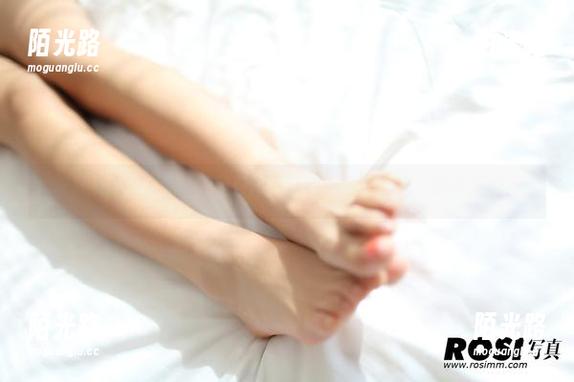 长腿美女，ROSI的免费图片让视线停不下来，谁能拒绝？