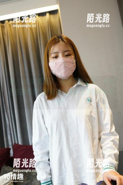 哦，ROSI更新了，长筒黑色丝袜，无处不在的优雅，但谁得知穿这东西的真实感受？