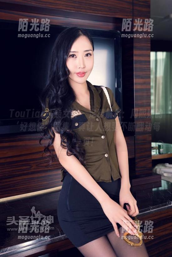 TouTiao头条女神 - 定制解析：周熙妍的‘好想你’图集，真让人想要不断翻动每一页！