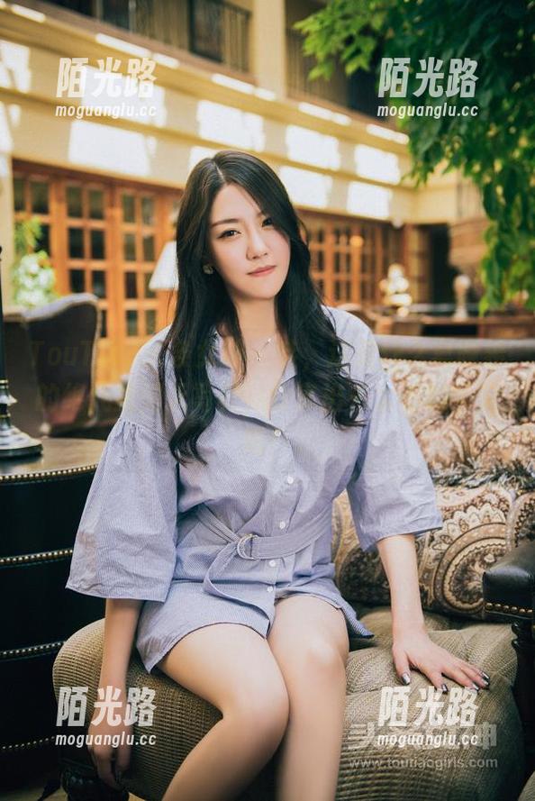 TouTiao头条女神 - 哇，这是什么莫晓希的绝代武则天写真，分享出来太不科学了吧！