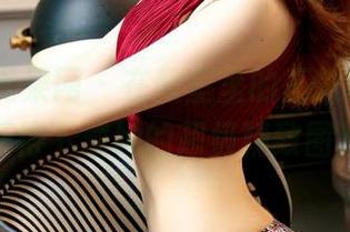 UGirls尤果网 – 在教室里的王轶玲，快来获得下载她的超级精致图片