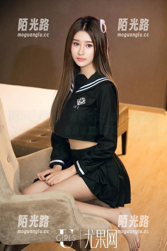 UGirls尤果网 - 私拍杂谈：谭晓彤的黑丝魅力，有点太过分了吧？