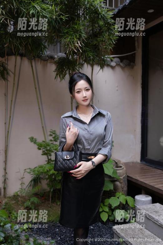 Xiuren秀人网 - 认真说一句，Arude薇薇的灰丝私拍美图是啥时候开始这么打动人心的？
