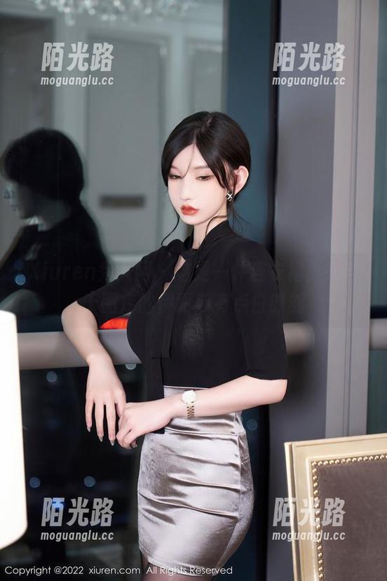 Xiuren秀人网 - 这是一件连衣裙，来自于图库的伊丽莎有点白时刻