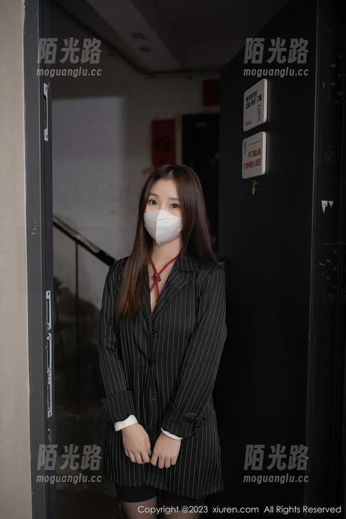 Xiuren秀人网 - 独特的双笙Alina——白色高清写真集，你敢不敢瞧一眼？