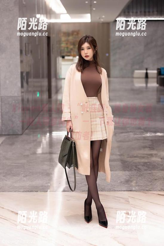 Xiuren秀人网 - “叶佳颐：那身修女装，一般人可奈何？”——下载让你也做个模仿者！