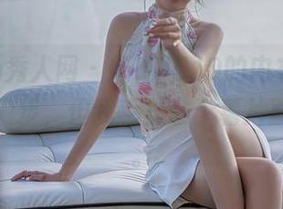 Xiuren秀人网 – 喵喵JOJO的内衣精选，内部有猫步，但我手里拿个薯片就高兴了。