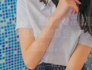 Xiuren秀人网 – 夏旖诺的在线图集：她的套装就像一场华丽的误会，让人忍不住想靠近。