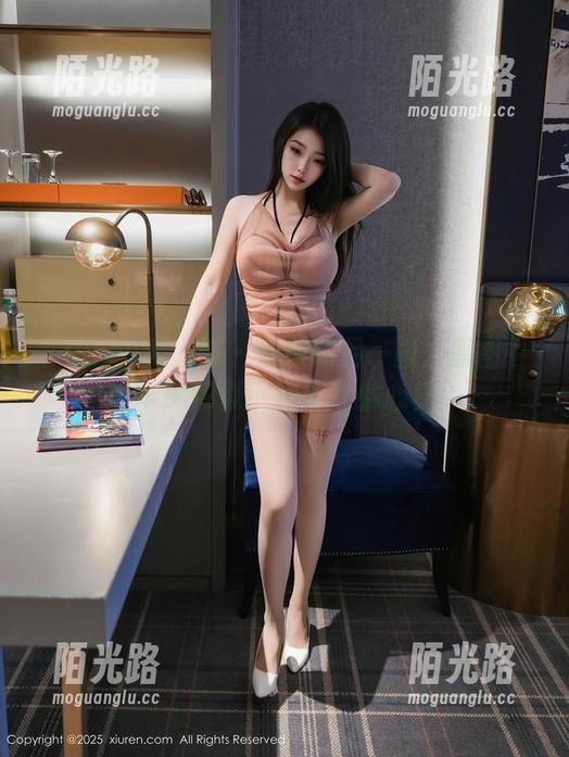 Xiuren秀人网 - 清纯的另一面：原图中的芈琳娜似乎藏着些小心机。