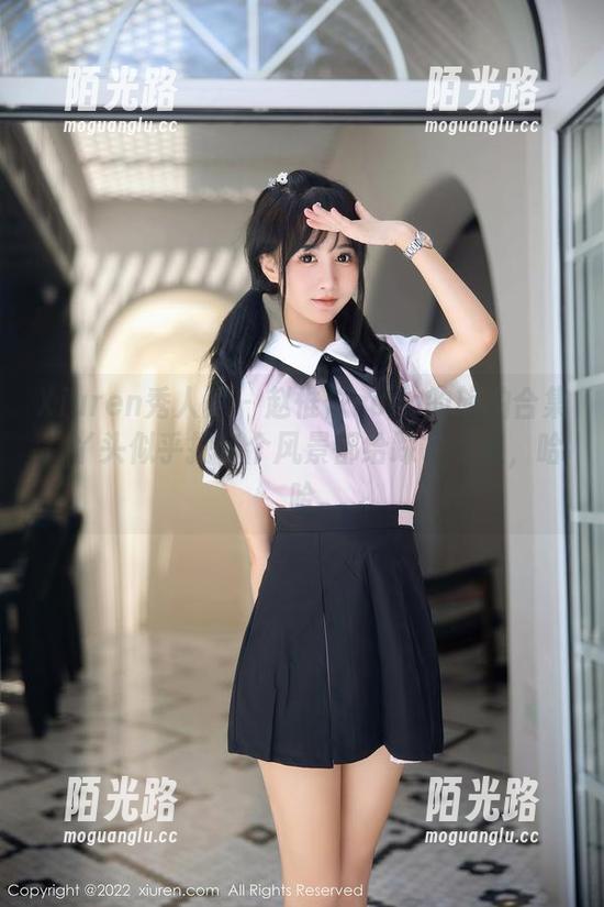 Xiuren秀人网 - 赵惟依coco的旅拍合集，丫头似乎把每个风景都给踩了个遍，哈哈
