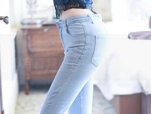 YouMi尤蜜荟 – 在线狂拍！女王laura阿姣用写真拯救你的审美疲劳！