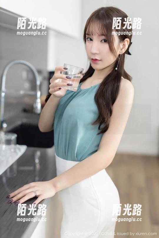 YouMi尤蜜荟 - 夏日限定！小海臀Rena最新照片，泳衣设计力邀海鸥做模特？