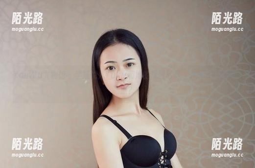 YouWu尤物馆 - 学姐悦儿Yuky和她的原图写真，你敢不敢走近一点？