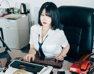 观看Zia(지아)的巫女，就像打开了一本没完没了的魔法书。