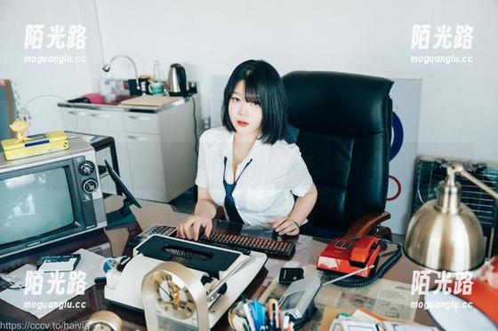 观看Zia(지아)的巫女，就像打开了一本没完没了的魔法书。