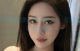 微密圈 – 不爱笑的赛琳的眼镜套图分享，没想到看眼镜也可以这么好玩！