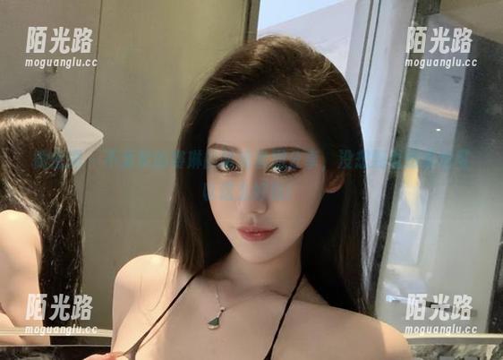 微密圈 - 不爱笑的赛琳的眼镜套图分享，没想到看眼镜也可以这么好玩！