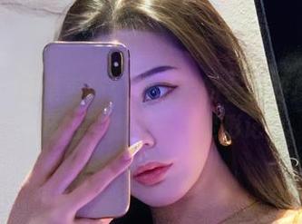 微密圈 – 图集更新：不爱笑的赛琳的身材让我开始考虑做一次变形记