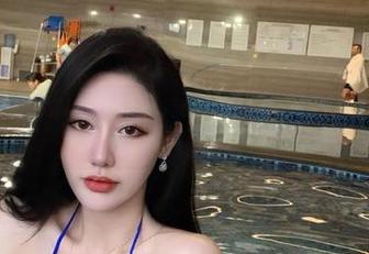 微密圈 – 你以为黑丝系列只是好看而已？不爱笑的赛琳的图集让我沉迷啊！