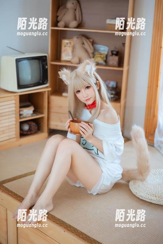 高清！乖乖衣宝的穹妹女仆写真集，没想到我也会被这样“乖巧”的气质打动。