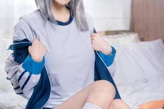 分享这份“九柒喵”的校服作品，细节之中埋藏了太多的可能性，可真让人意想不到。