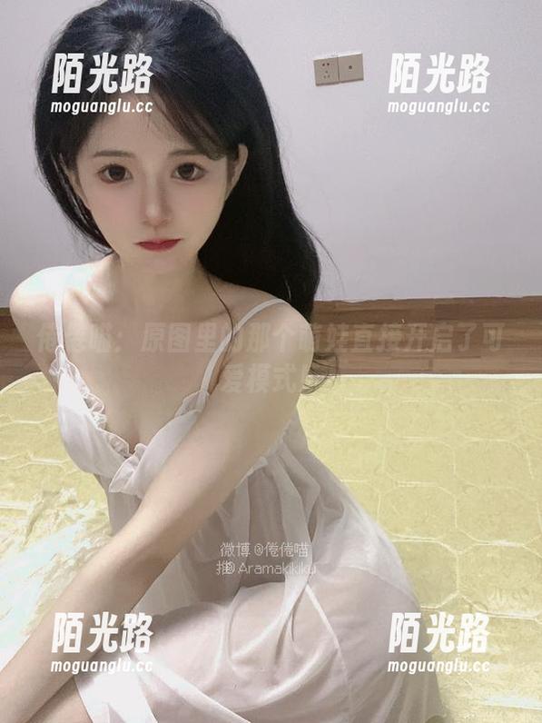 倦倦喵：原图里的那个萌娃直接开启了可爱模式！