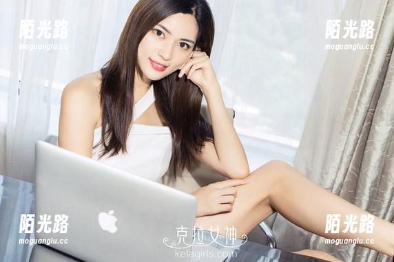 克拉女神 - 这福利果然谭清清的长腿写真，值得反复咀嚼！