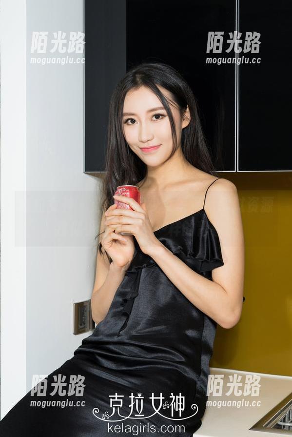 克拉女神 - 赵雨静的少女写真，透过资源我似乎看到了不一样的青春。