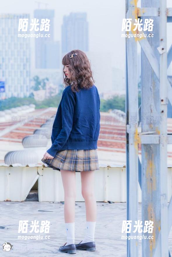 兔玩映画 兔玩映画的JK制服白丝,图册里适合翻来覆去看——每次都像新发现。