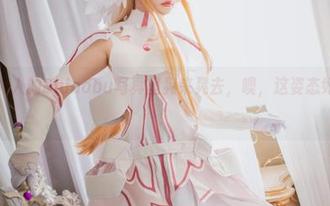 在千寻大人的Shinobu写真里晃来晃去，噢，这姿态好像看过！