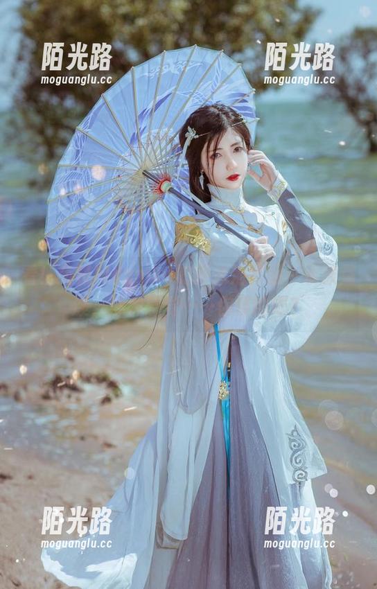 南桃Momoko 看!南桃Momoko的新泳池作品,水波荡漾,那种感觉……你懂的吧?