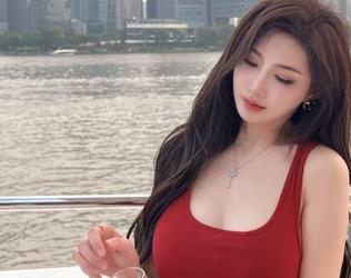 微密圈 – 油亮的分享，周妍希把写真做成了“灯光效果”的大师啊！