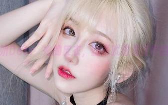 啾小妍Deer與她的皮衣，翻页就像海洋中的美图