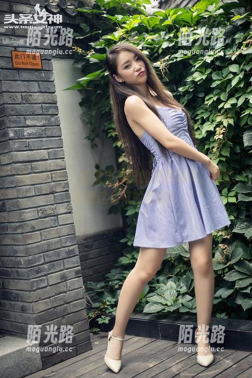 头条女神 - 转发小热巴的制服写真，谁能拒绝这么好的福利？