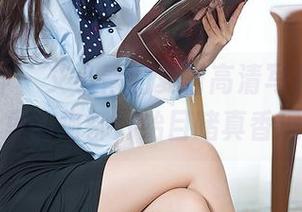 头条女神 – 艾小青的夏日高清写真，连自家院子里的狗都开始目睹真香现场了！