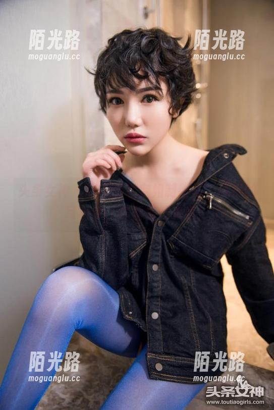 头条女神 - 郭美美在空姐制服里，我们的写真梦，资源慢慢来看！