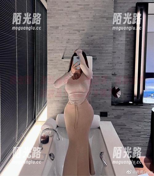 微密圈 - 奈斯希希的黑丝图册，最新出炉，这波是不是过于火辣了？