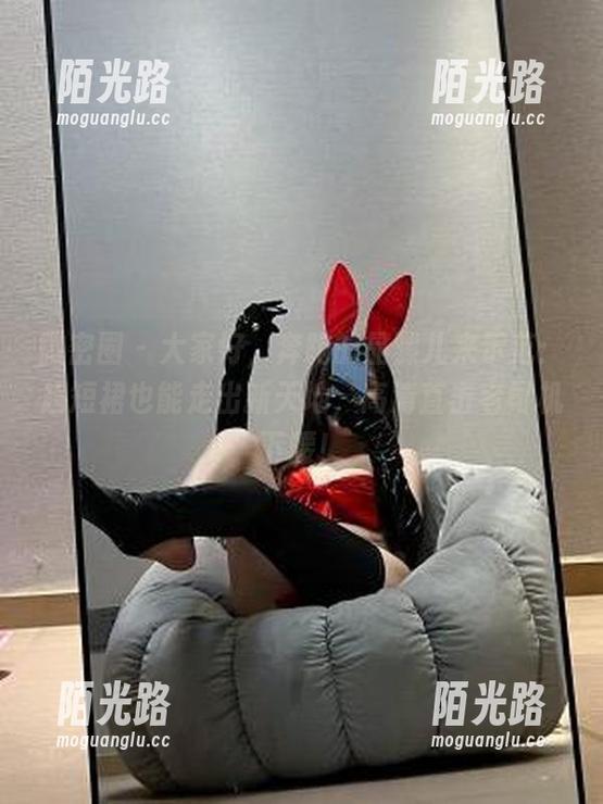 微密圈 - 大家好，奔跑的晶骡儿来示范：超短裙也能走出新天地，高清直击老司机下腰！